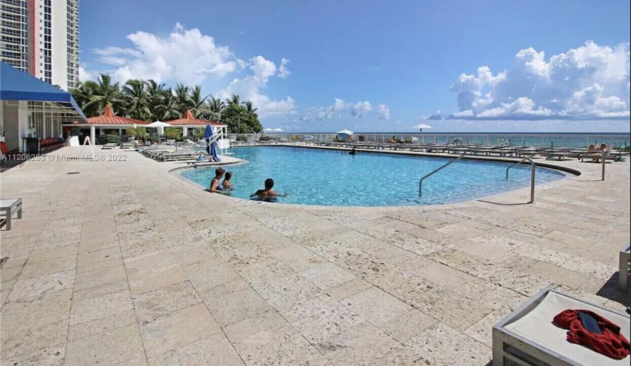 Ramada Plaza By Wyndham Marco Polo Beach Resort Golden Beach Kültér fotó