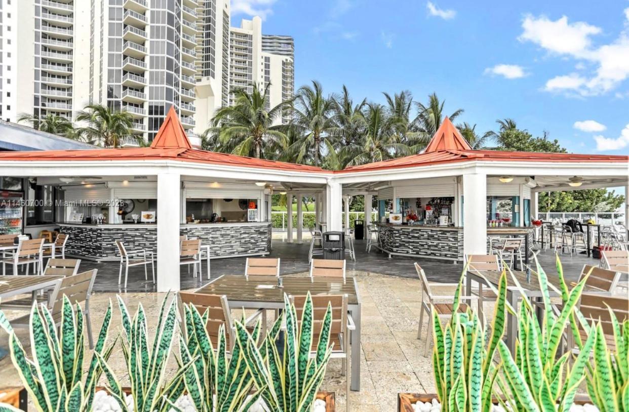 Ramada Plaza By Wyndham Marco Polo Beach Resort Golden Beach Kültér fotó